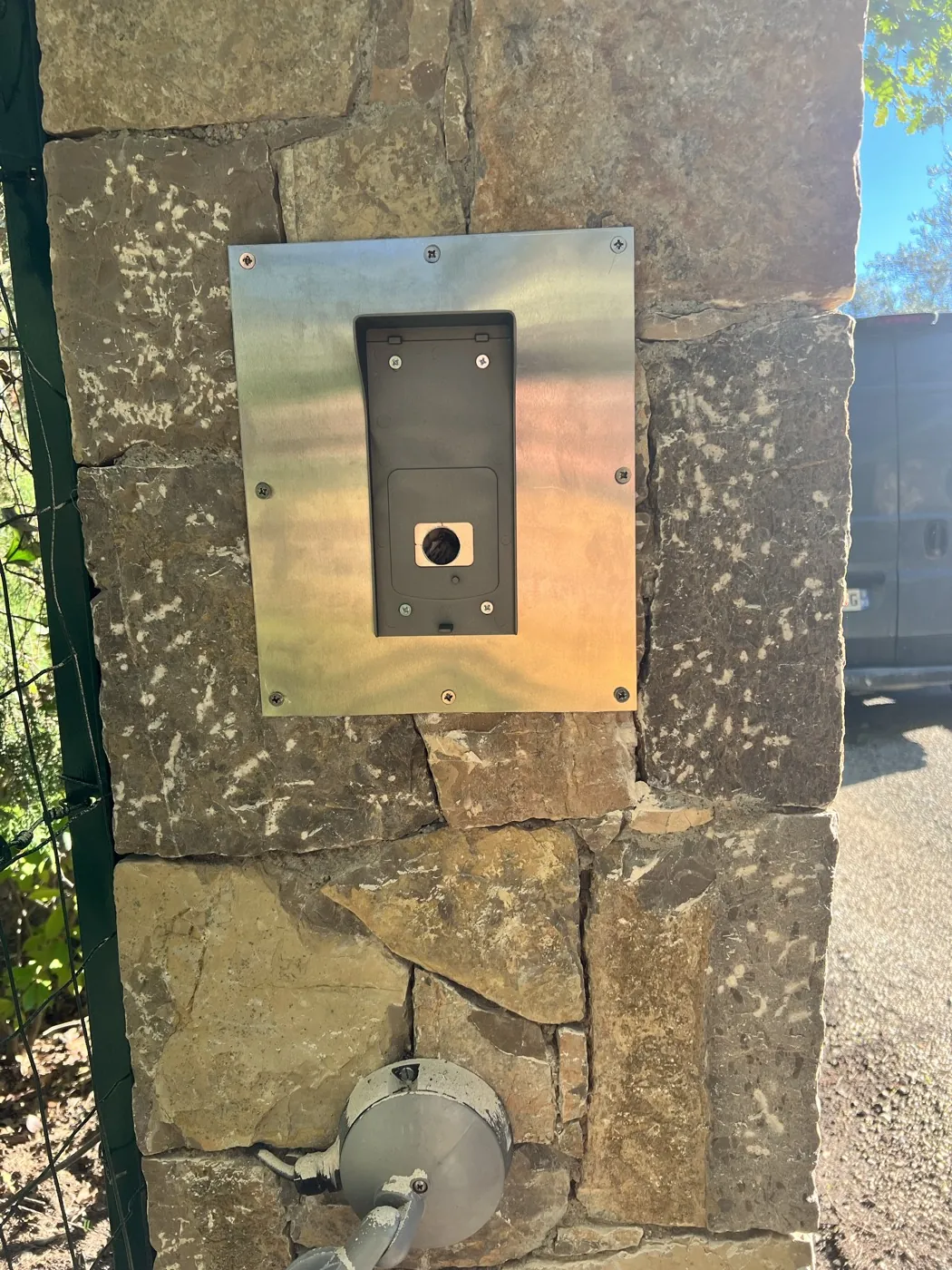 Châssis de la nouvelle platine monté dans la plaque inox.